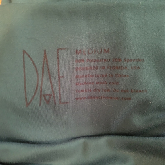 DAE Teal Blue Performance Leggings with Stretchy Fit. Size M - Picture 2 of 4
